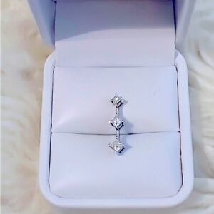 14K white gold 3-stone princess cut diamond drop pendant